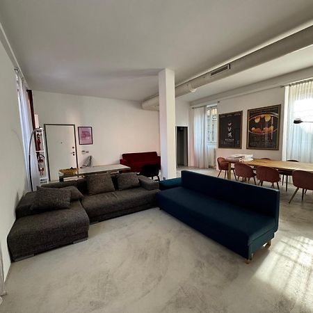 La Casa Di Wayne Villa โคโลญโญ มอนเซเซ ภายนอก รูปภาพ