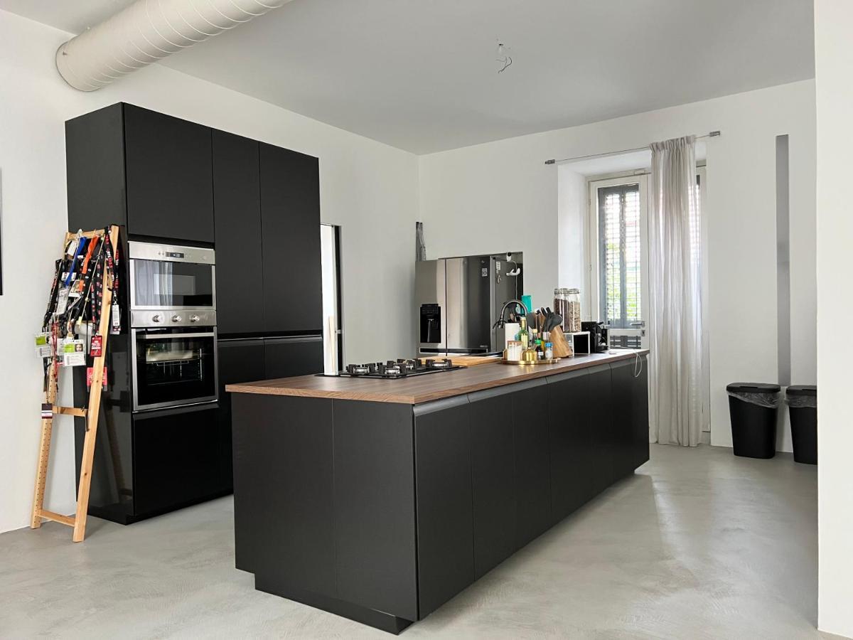 La Casa Di Wayne Villa โคโลญโญ มอนเซเซ ภายนอก รูปภาพ